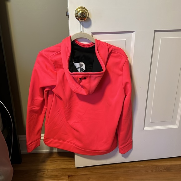 Girls Bright Pink Under Armour Sweatshirt with Purple and Black Logo size YXL - Picture 2 of 4